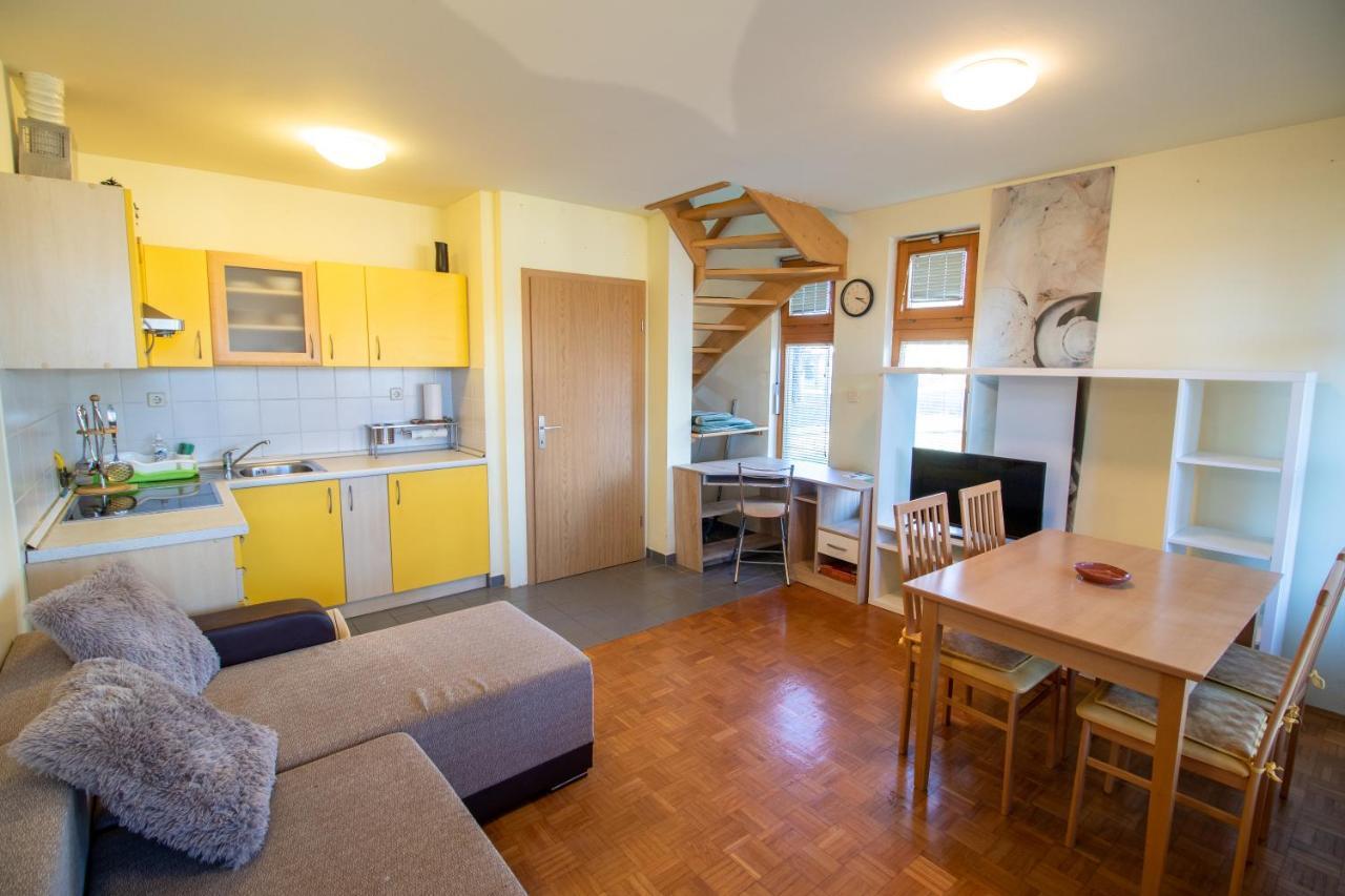 Relax Apartment In Banovci 베라이 외부 사진