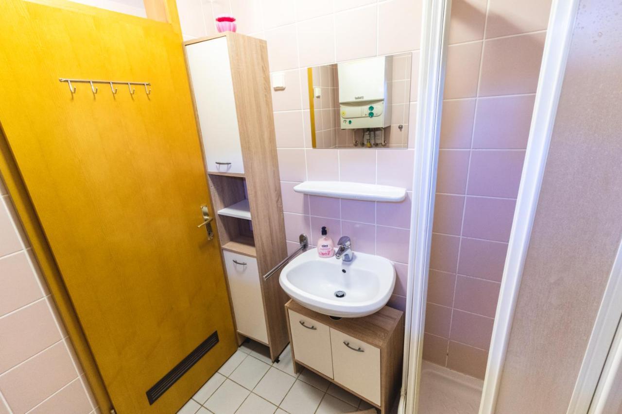 Relax Apartment In Banovci 베라이 외부 사진